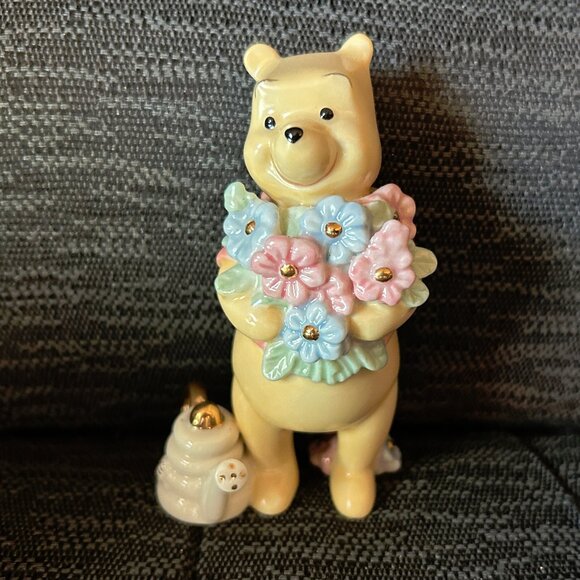 Lenox Pooh's Spring Bouquet Figurine - Picture 1 of 1